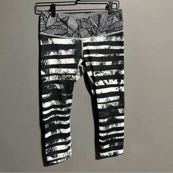 Lululemon workout bundle size 8 - Picture 10 of 13